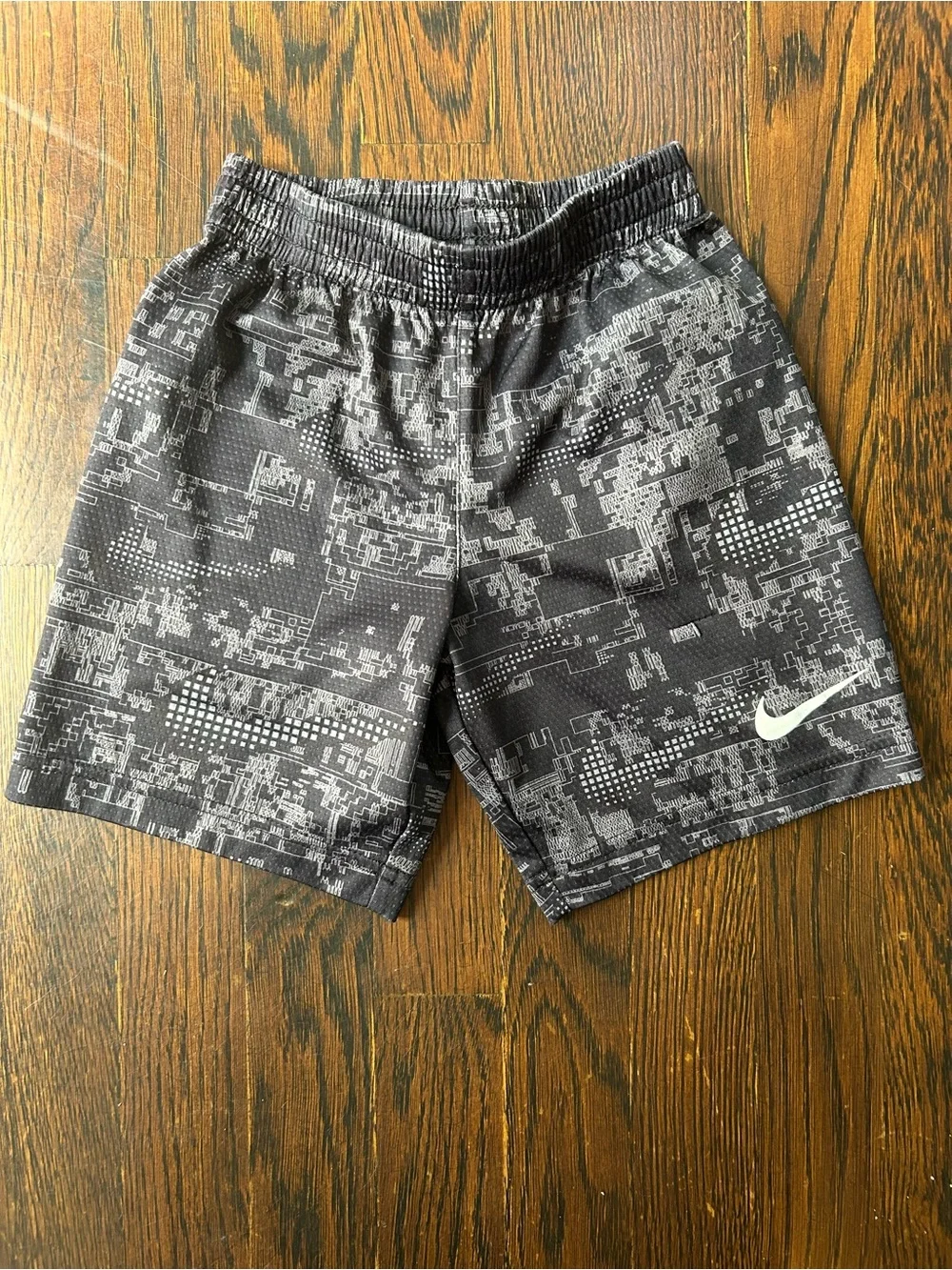 Nike Boys' Black and Gray Printed Athletic Shorts, size 5 (4-5 yrs old)